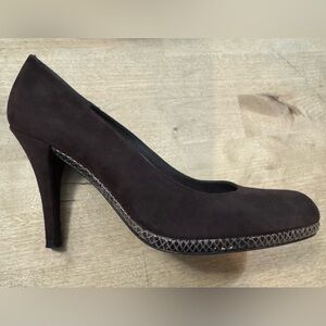 Stuart Weitzman chocolate Brown Suede Heels